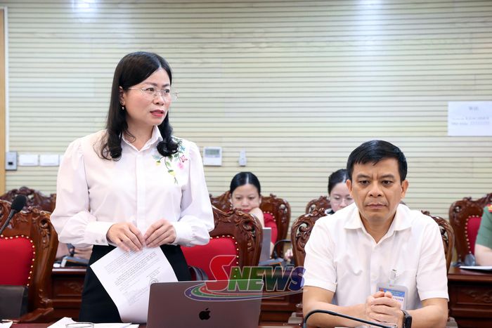 Lãnh đạo Sở Khoa học và Công nghệ phát biểu ý kiến tại phiên họp.