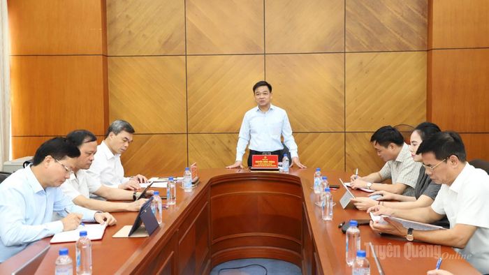 Chủ nhiệm UBKT Tỉnh ủy Nguyễn Hưng Vượng chủ trì thảo luận tại Tổ 3.