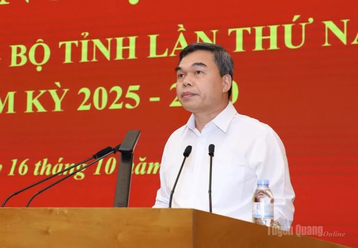 Phó Bí thư Tỉnh ủy, Chủ tịch Ủy ban MTTQ tỉnh Ma Thế Hồng phát biểu tại hội nghị.