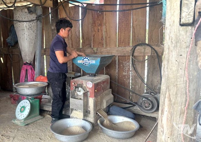 Có điện, có nước sạch sinh hoạt, đời sống của bà con ở thôn Mù Là đã có nhiều thay đổi.