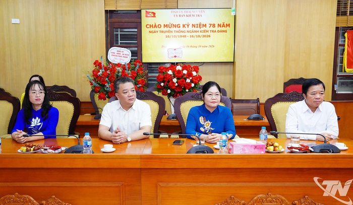 Các đại biểu tham dự.