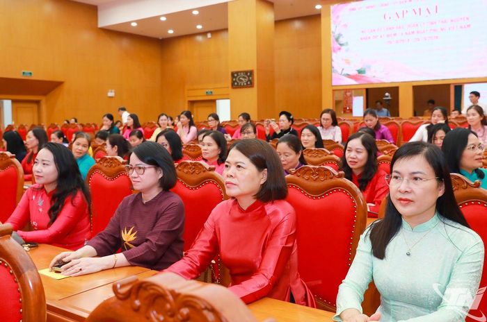 Gặp mặt nữ cán bộ lãnh đạo, quản lý tỉnh Thái Nguyên dịp 20-10