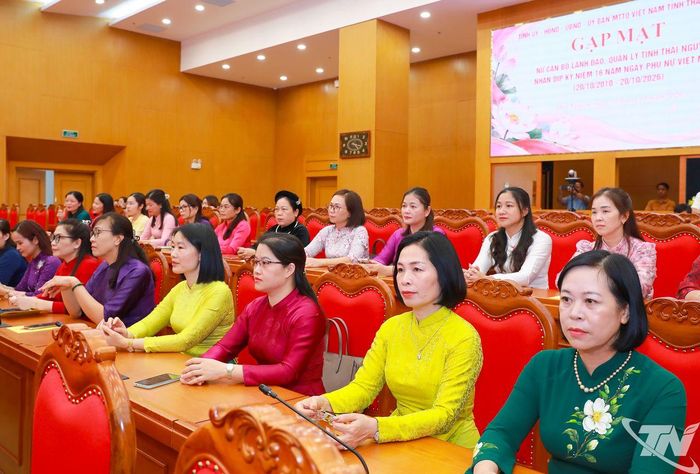 Gặp mặt nữ cán bộ lãnh đạo, quản lý tỉnh Thái Nguyên dịp 20-10