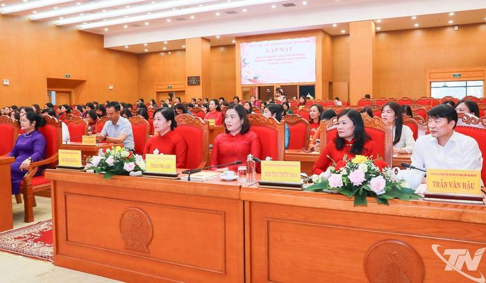 Các đồng chí lãnh đạo tỉnh tại buổi gặp mặt.
