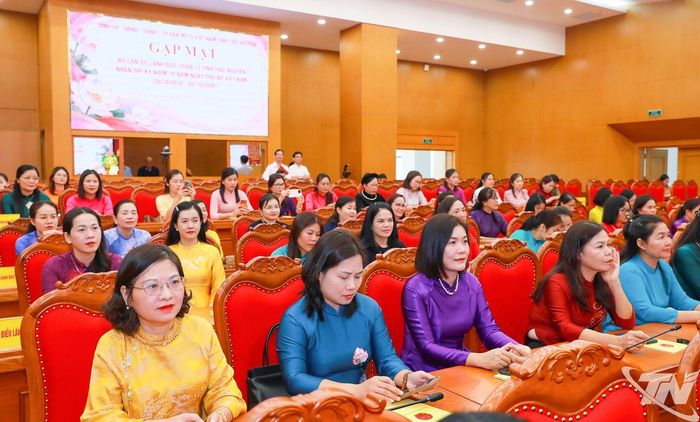 Gặp mặt nữ cán bộ lãnh đạo, quản lý tỉnh Thái Nguyên dịp 20-10