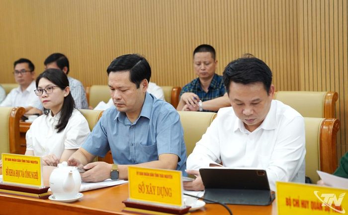 Các đại biểu tham dự cuộc họp.