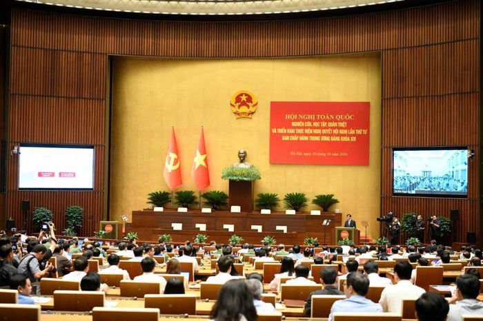 Các đại biểu tham dự Hội nghị toàn quốc nghiên cứu, học tập, quán triệt và triển khai thực hiện Nghị quyết Hội nghị Trung ương 4 khóa XIV tại điểm cầu chính Nhà Quốc hội.