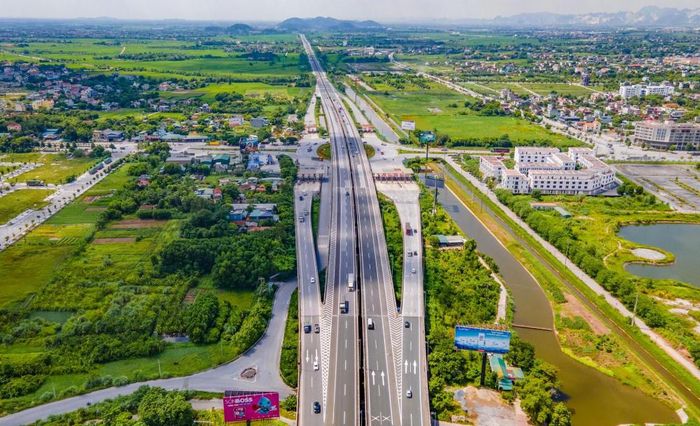 Tập trung tháo gỡ vướng mắc về giải phóng mặt bằng, thủ tục đầu tư và nguồn vật liệu.