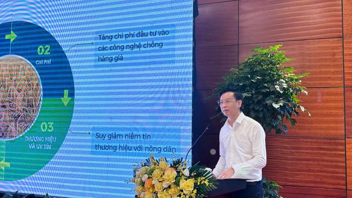 Ông Nguyễn Văn Luyện, Phó Tổng Giám đốc Tập đoàn Hoá chất Việt Nam, phát biểu tại hội thảo. Ảnh: Phương Thuý