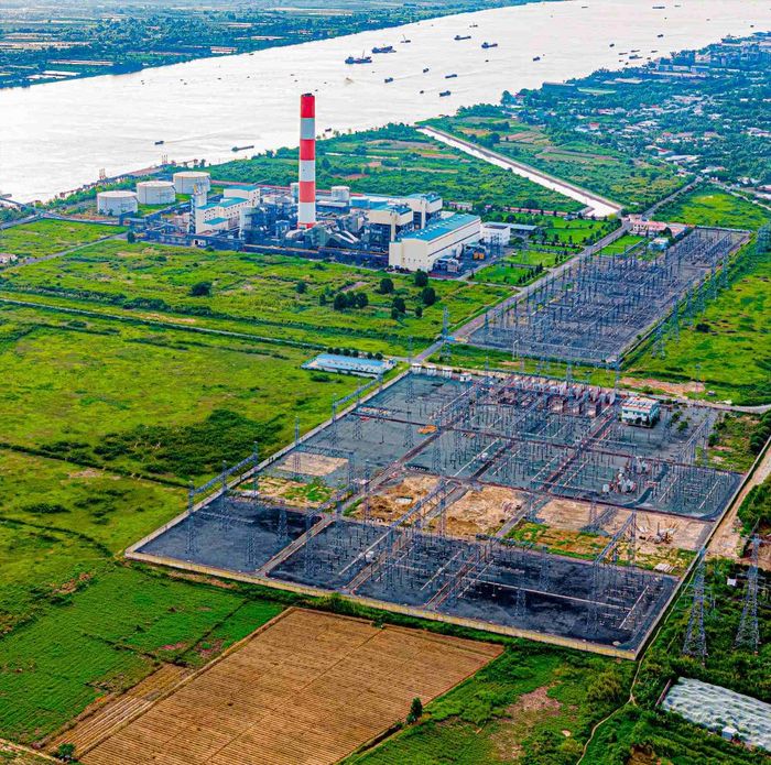 Tái cơ cấu ngành điện phải phù hợp với các cấp độ thị trường điện cạnh tranh; thực hiện tách bạch chức năng sản xuất, kinh doanh, cung cấp dịch vụ với chức năng quản lý nhà nước; tách bạch hoạt động có tính độc quyền tự nhiên, độc quyền nhà nước với hoạt động có tính cạnh tranh; hướng tới hình thành các đơn vị cung cấp dịch vụ hoạt động độc lập, nhiều đơn vị phát điện, bán buôn, bán lẻ điện - Ảnh: Mai Hoài Thương