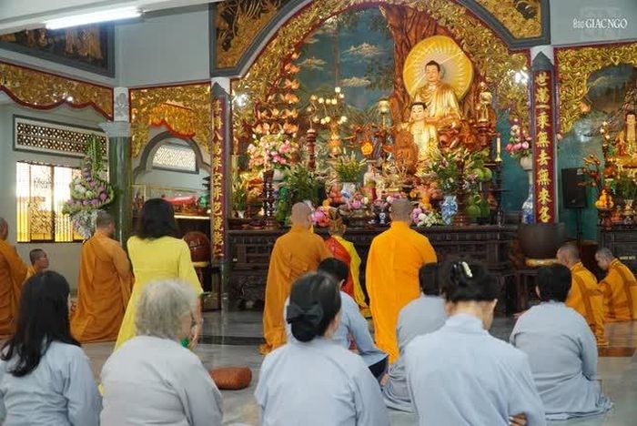 Khóa lễ cúng ngọ