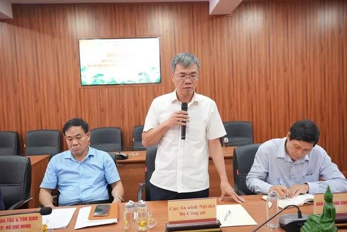 Thượng tá Phạm Khắc Nguyên, Phó Trưởng phòng thuộc Cục An ninh nội địa - Bộ Công an phát biểu tại buổi họp