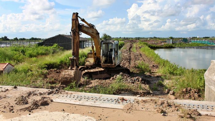 Đoạn gần cầu Thép Số 1 đã được bàn giao mặt bằng, nhưng tiến độ triển khai thi công còn chậm.
