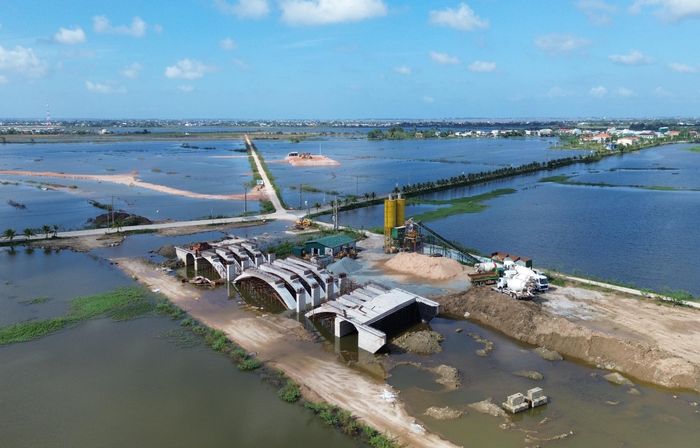 Dự án đã được bố trí 350 tỷ đồng vốn kế hoạch năm 2026, hiện giải ngân 227,167 tỷ đồng, đạt 64,9%. Đáng chú ý, kể từ khi chủ đầu tư mới tiếp nhận dự án, giá trị giải ngân đạt 86,275 tỷ đồng.