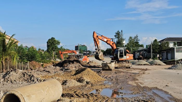 Ông Trần Viết Tú, Phó Giám đốc Ban QLDA Đầu tư xây dựng Nam Sông Hương cho hay, sau khi tiếp nhận dự án, chủ đầu tư đã chỉ đạo nhà thầu đẩy nhanh tiến độ để giải ngân vốn đầu tư công năm 2026.