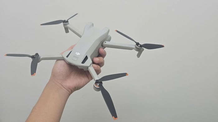 Người sở hữu UAV phải đăng ký sử dụng theo quy định.