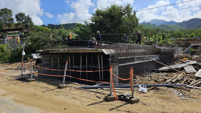 Ông Trần Đức Hiệp cho hay, hạng mục nhánh N1, nút giao Khe Tre có tổng mức đầu tư hơn 10 tỷ đồng. Tuyến nhánh N1 được thiết kế phù hợp với quy mô Tỉnh lộ 14B, theo tiêu chuẩn đường cấp IV miền núi với tốc độ thiết kế 40km/h. Dự kiến sau khi nút giao mới hoàn thành và đưa vào khai thác cuối năm 2026, nút giao cũ tại Km 13+250 sẽ được rào đóng lại để đảm bảo an toàn giao thông.