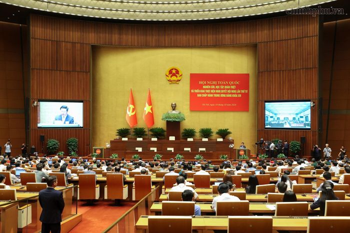 Hội nghị toàn quốc nghiên cứu, học tập, quán triệt và triển khai thực hiện Nghị quyết Hội nghị lần thứ tư Ban Chấp hành Trung ương Đảng khóa XIV, điểm cầu chính tại phòng họp Diên Hồng, Nhà Quốc hội (Ảnh: chinhphu.vn).