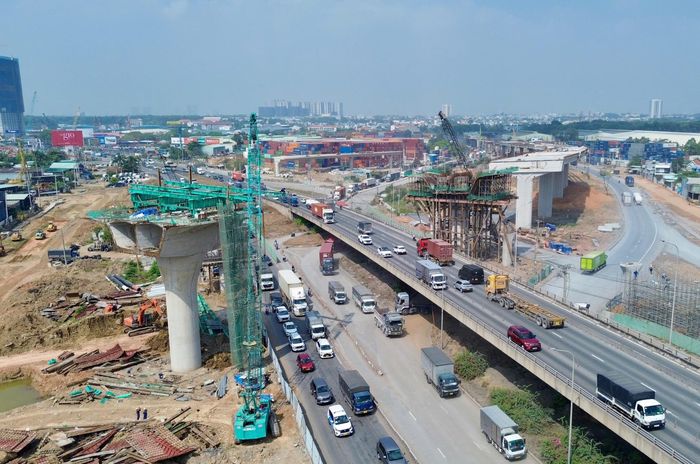 Biến động giá nhiên liệu, vật liệu xây dựng và chi phí nhân công đang tạo thêm áp lực cho các nhà thầu.