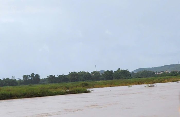 Mỏ cát thôn Minh Thành có trữ lượng dự báo khoảng 138.000m3 cát, phía Đông mỏ cát này giáp với mỏ cát Diên Niên.