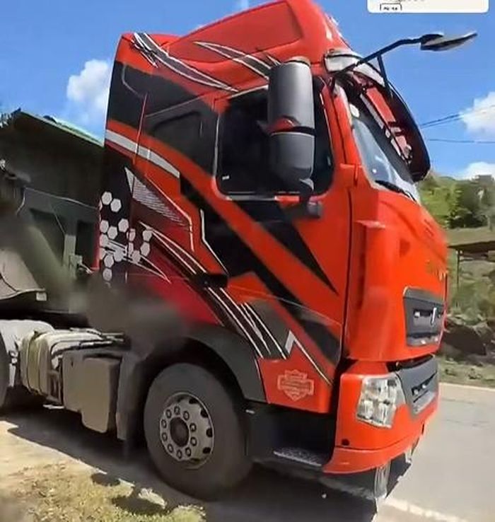 Xe đầu kéo liên quan vụ việc (Ảnh cắt từ clip).