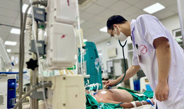 Bệnh nhân mắc liên cầu lợn nguy kịch, đang được điều trị tích cực.