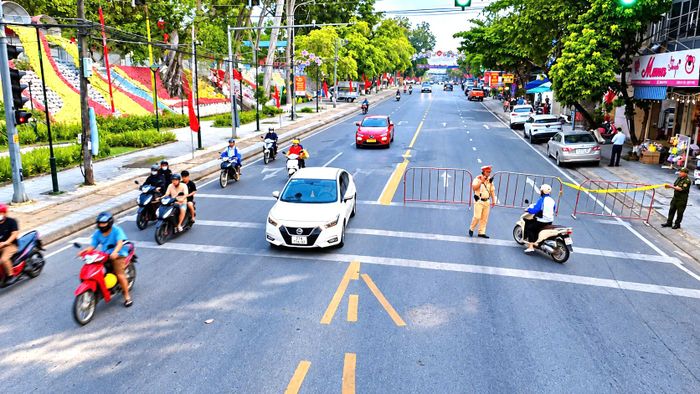 Cụ thể, phương tiện đi từ hướng phường Yên Bái đến xã Mù Cang Chải và ngược lại di chuyển theo quốc lộ 32 hoặc đường Hoàng Liên Sơn. Đối với các phương tiện đi từ xã Trạm Tấu đến phường Nghĩa Lộ và ngược lại, lộ trình thay thế là tuyến đường 2/9 - đường An Hòa - Dốc Đỏ.