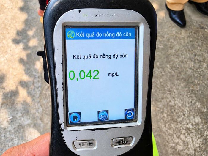 Tổ công tác đã ghi nhận vụ việc và tiến hành xử lý theo quy định của pháp luật. Việc tăng cường kiểm tra, kiểm soát giao thông trong thời gian diễn ra lễ hội góp phần nâng cao ý thức chấp hành pháp luật của người dân, phòng ngừa tai nạn giao thông, bảo đảm an toàn cho người dân và du khách.