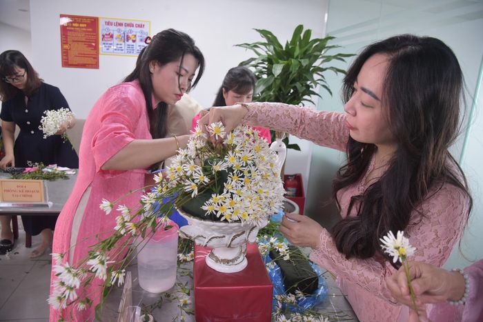 Mỗi đội thi có thời gian 45 phút để thực hiện tác phẩm, tối đa 3 người tham gia. Có 9 đội tham gia tranh tài tại hội thi với cơ cấu giải thưởng gồm 3 giải khuyến khích, 3 giải ba, 2 giải nhì, một giải nhất và các giải chuyên đề, sáng tạo...