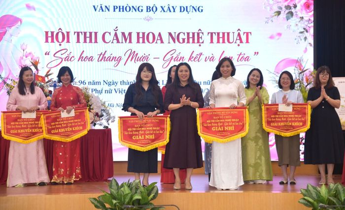 Giải nhì được trao cho hai đội là Vụ Hợp tác quốc tế và Vụ Tổ chức cán bộ.