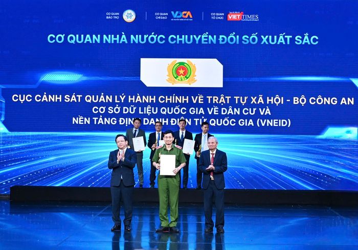 Cục C06 được vinh danh với Cơ sở dữ liệu quốc gia về dân cư và Nền tảng định danh điện tử quốc gia (VNeID).