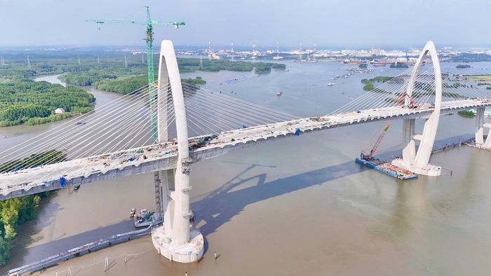 Điểm đặc biệt của dự án nằm ở quy mô kết cấu cầu chính. Cầu Phước An sử dụng kết cấu dầm extradosed, với nhịp chính dài 250m, đây được xem là cây cầu extradosed có nhịp chính dài nhất Đông Nam Á.