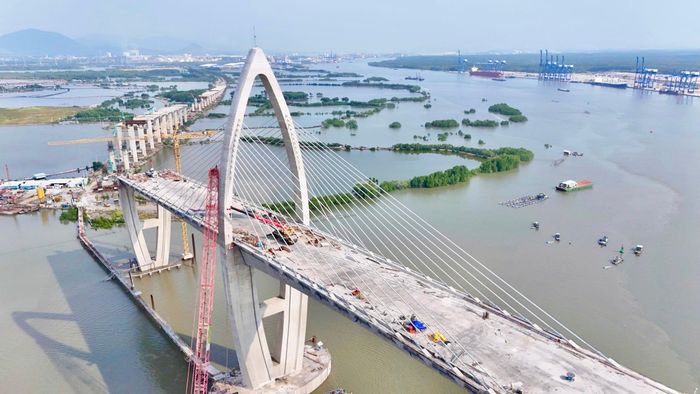 Theo ghi nhận của PV, cầu Phước An có 5 gói thầu, trong đó gói thầu số 39, thi công phần cầu chính từ trụ T37 đến trụ T40 tiến độ tốt nhất, gần như hoàn thành các hạng mục. Gói thầu do liên danh Công ty CP Xây dựng hạ tầng Bắc Trung Nam và Công ty TNHH Thương mại và Xây dựng Trung Chính thực hiện.