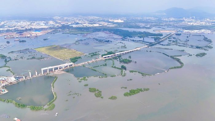 Cùng với gói thầu 39, thì 4 gói thầu khác cũng đang được đôn đốc đẩy nhanh tiến độ bao gồm gói thầu số 38 thi công cầu dẫn phía TP.HCM; gói thầu 40-41 thi công các đoạn cầu dẫn phía Đồng Nai và gói thầu số 42 là hạng mục bê tông nhựa, chiếu sáng.