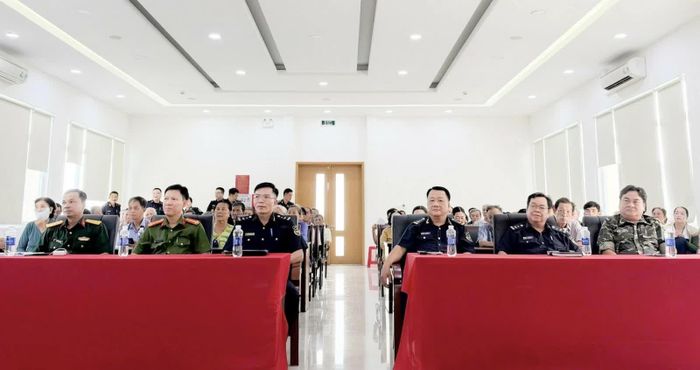 Đại diện các lực lượng chức năng, chính quyền địa phương, doanh nghiệp và người dân tham gia hội nghị. Ảnh: Cục Hải quan.