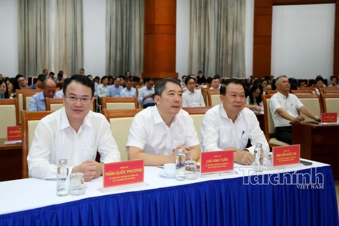 Các đồng chí là Ủy viên Ban Thường vụ Đảng ủy, Thứ trưởng Bộ Tài chính: Nguyễn Đức Chi, Cao Anh Tuấn, Trần Quốc Phương dự hội nghị tại điểm cầu Bộ Tài chính. Ảnh: Đức Minh