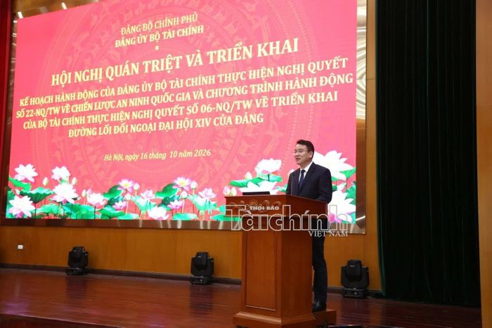 Thứ trưởng Trần Quốc Phương nhấn mạnh yêu cầu chuyển mạnh từ quán triệt nghị quyết sang hành động cụ thể. Ảnh: Đức Minh