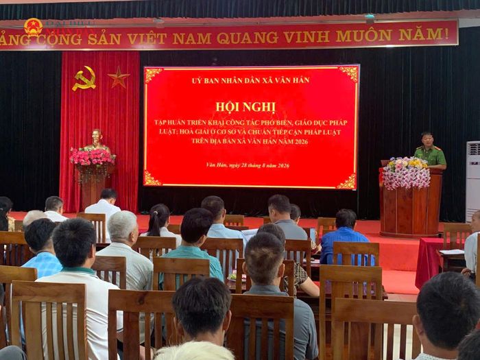 Công tác tuyên truyền được xã Văn Hán xác định là nhiệm vụ quan trọng hàng đầu, được triển khai linh hoạt với nhiều hình thức đa dạng. Ảnh: Đồng Thưởng.