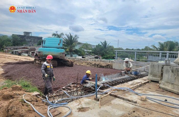 Quy chế mới phân cấp cụ thể về cơ quan lập hồ sơ đề xuất CTĐT dựa trên quy mô vốn: UBND cấp xã thực hiện đối với các dự án có quy mô dưới 800 tỷ đồng. Ảnh: Quang Phương