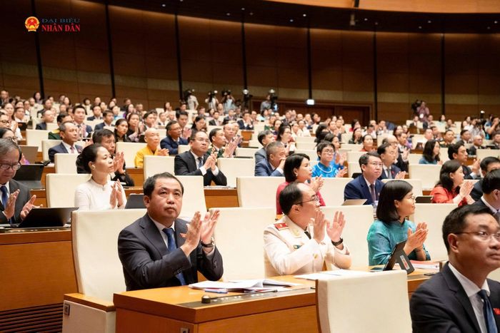 Các ĐBQH tham dự phiên họp toàn thể của Quốc hội. Ảnh: Lâm Hiển