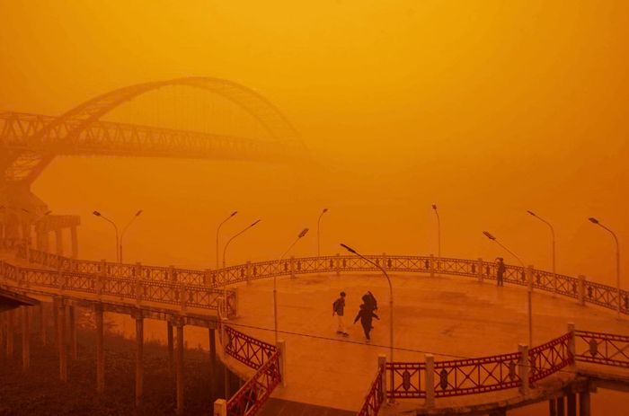 Lớp khói dày đặc do cháy rừng bao phủ Palangkaraya, tỉnh Kalimantan, Indonesia, ngày 14/10/2026. Ảnh: Gendes/EPA