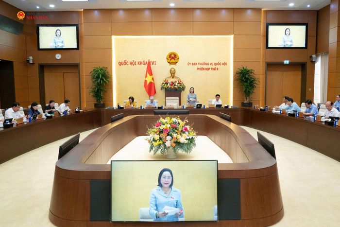 Toàn cảnh phiên họp Ủy ban Thường vụ Quốc hội cho ý kiến về dự án Luật sửa đổi, bổ sung một số điều của Luật Phòng, chống tác hại của thuốc lá và dự án Luật Hiến, lấy, ghép mô, bộ phận cơ thể người và hiến, lấy xác (sửa đổi) ngày 21/9. Ảnh: Hồ Long