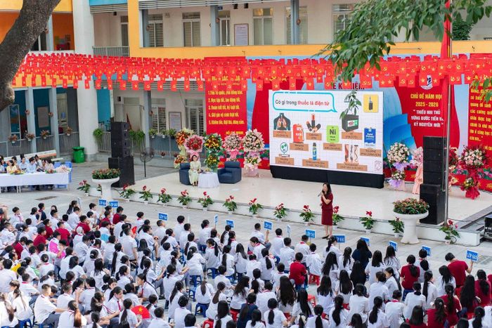 Một buổi chia sẻ về tác hại của thuốc lá điện tử và những nỗ lực để phòng chống trong học đường do Trường Đại học Y tế Công cộng phối hợp với Quỹ VinFuture tổ chức trong năm 2025. Ảnh: VFP