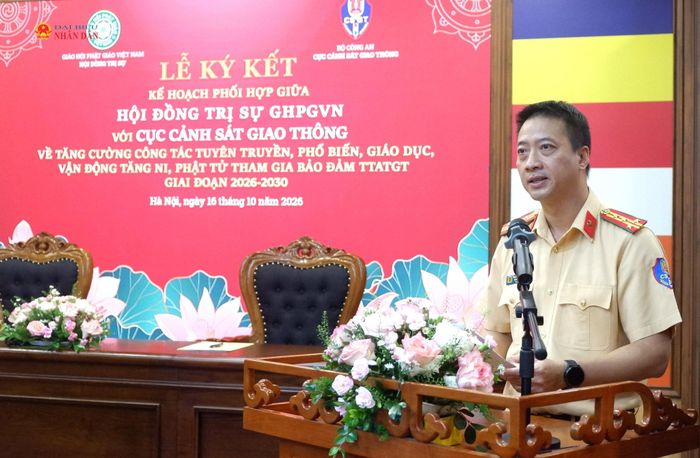 Phó Cục trưởng Cục Cảnh sát giao thông, Đại tá Phạm Quang Huy phát biểu tại Hội nghị