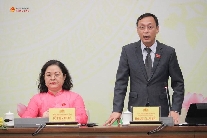 ĐBQH hoạt động chuyên trách tại Ủy ban Dân nguyện và Giám sát Hoàng Nam Hải phát biểu tại họp báo