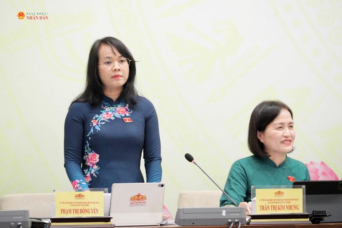 Đại biểu Quốc hội hoạt động chuyên trách tại Ủy ban Kinh tế và Tài chính Phạm Thị Hồng Yến phát biểu tại họp báo