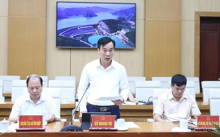 Giám đốc Sở Ngoại vụ tỉnh Phú Thọ Nguyễn Đắc Thủy báo cáo dự kiến chương trình đối ngoại năm 2027 của tỉnh
