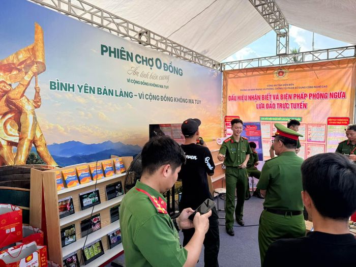 Phiên chợ 0 đồng do Công an tỉnh Điện Biên phối hợp tổ chức