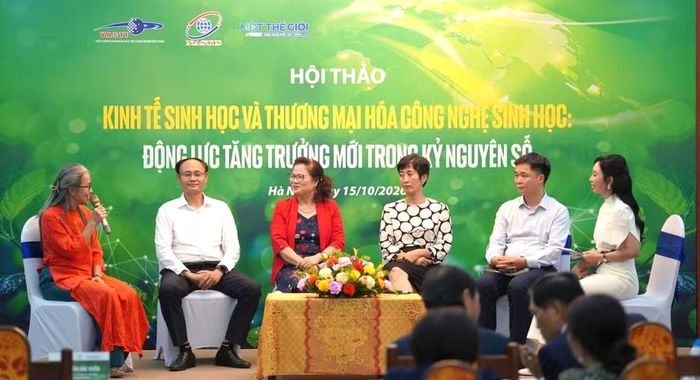 Các diễn giả thảo luận tại Hội thảo