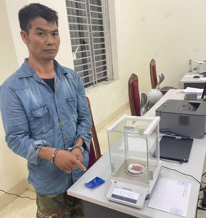 Đối tượng Vì Văn Hom và tang vật.